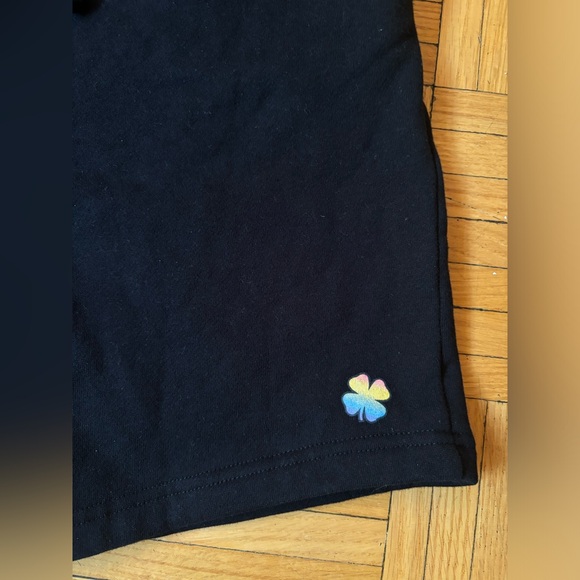 NWT Lucky Brand Gender Neutral Pride Clover Fleece Shorts Black Size M - Picture 2 of 7